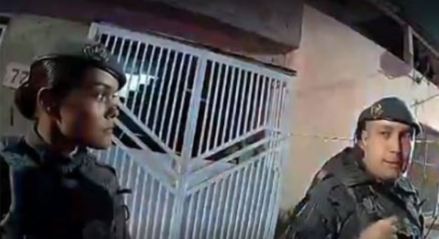 A PM Yasmin entregou a arma que usou para atirar em Thawanna a outro policial/Foto: Reprodu&ccedil;&atilde;o