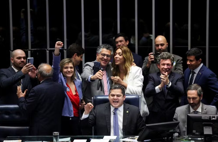 Davi Alcolumbre anunciando o resultado da vota&ccedil;&atilde;o/Foto: Adriano Machado