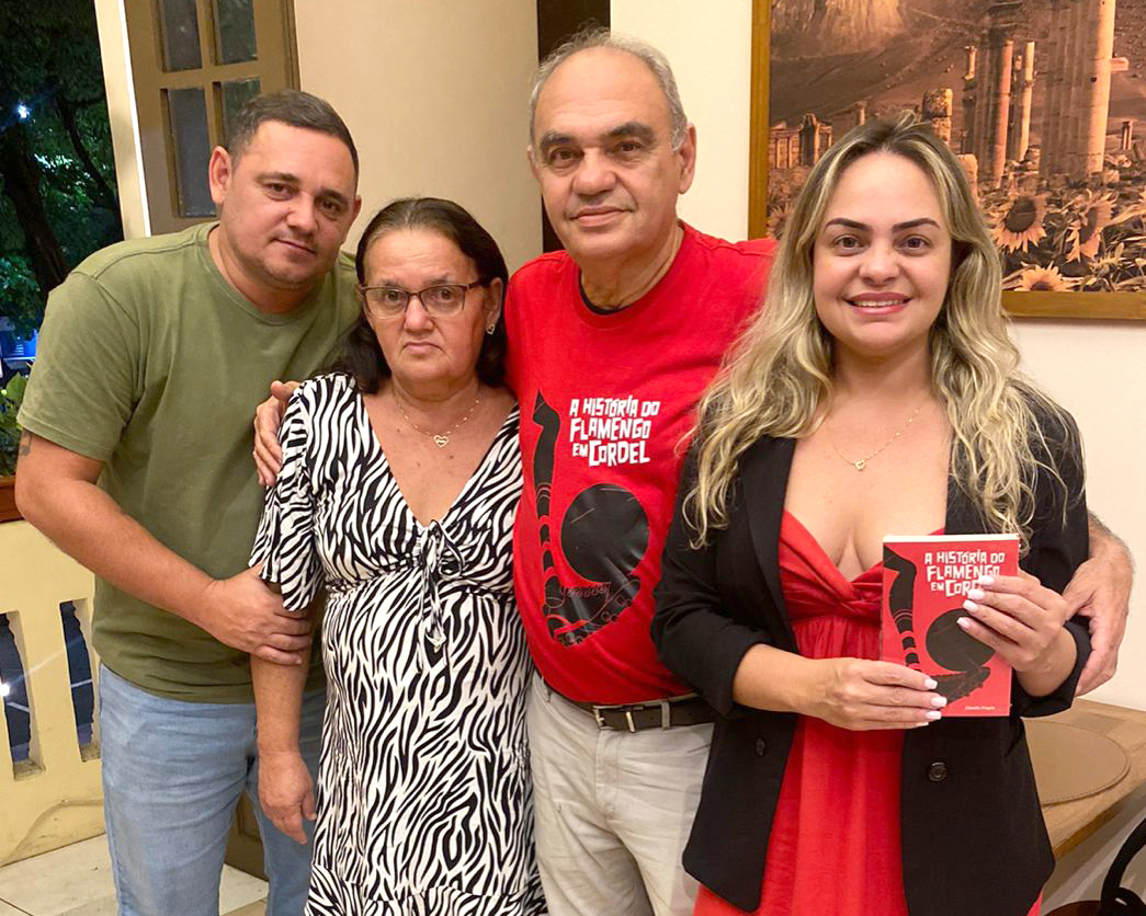 Claudio Arag&atilde;o celebra lan&ccedil;amento de &ldquo;A Hist&oacute;ria do Flamengo em Cordel&rdquo; com amigos no Rio/Foto/Divulga&ccedil;&atilde;o