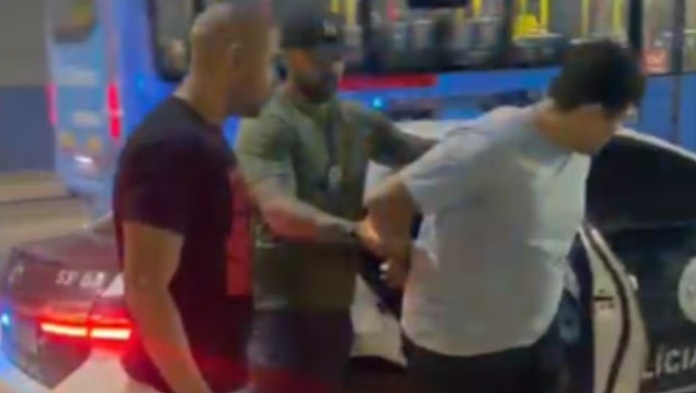 Davi Santos Machado sendo detido pela pol&iacute;cia/Foto: Divulga&ccedil;&atilde;o