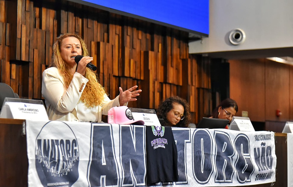 Mulheres das arquibancadas s&atilde;o homenageadas na Alerj/Foto/Paulo Pol&ocirc;nio