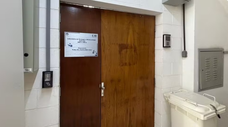 O laborat&oacute;rio de Virologia da Unicamp  tem n&iacute;vel de biosseguran&ccedil;a 3, o mais alto dispon&iacute;vel no Brasil/Foto: Estev&atilde;o Mam&eacute;dio