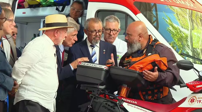 Lula e Tedros Adhanom conhecem equipamentos do SAMU no Hospital Andara&iacute;/Foto: Reprodu&ccedil;&atilde;o