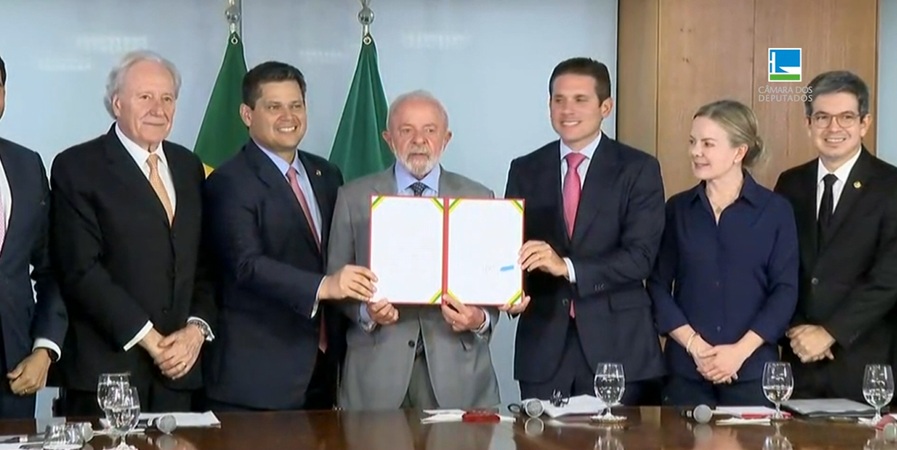 Cerim&ocirc;nia de entrega da proposta da PEC da Seguran&ccedil;a P&uacute;blica/Foto: Reprodu&ccedil;&atilde;o