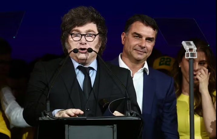 Milei discursa em evento de lan&ccedil;amento de candidatura de Fl&aacute;vio Bolsonaro &agrave; Presid&ecirc;ncia em SP/Foto: Jean Carniel