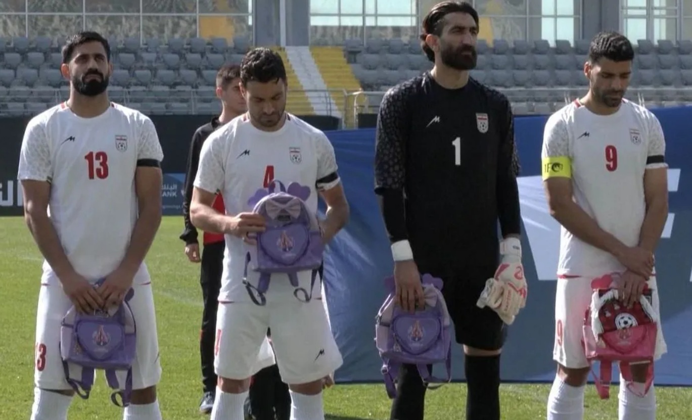 Protesto antes do jogo contra a Nig&eacute;ria/Foto: Reprodu&ccedil;&atilde;o
