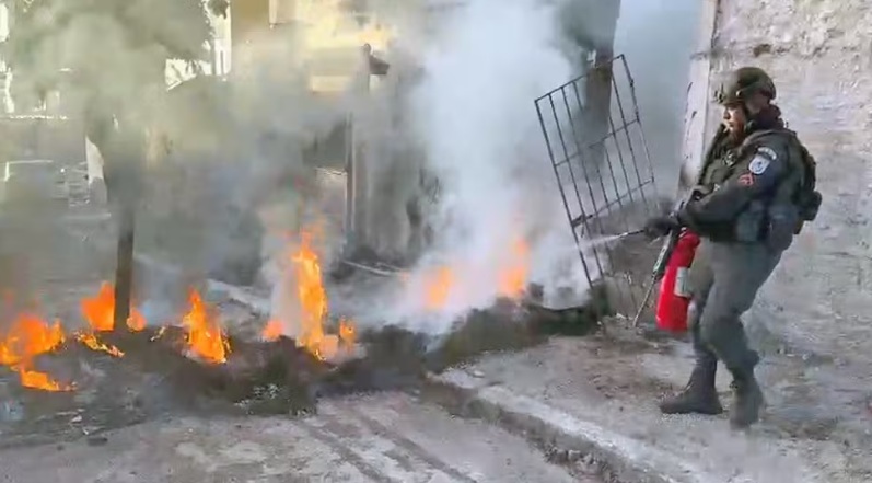 PM precisou apagar o fogo/Imagem: Reprodu&ccedil;&atilde;o