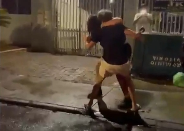 Momento da agress&atilde;o/Foto: Reprodu&ccedil;&atilde;o