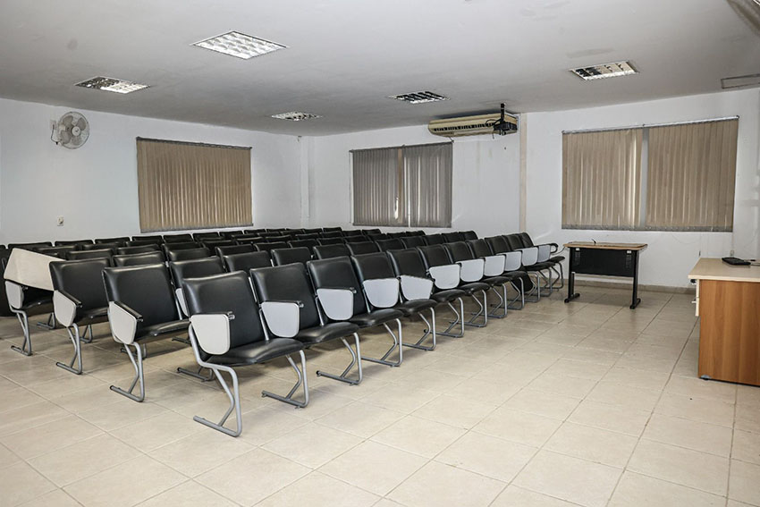 O audit&oacute;rio do CT &eacute; utilizado para reuni&otilde;es, palestras e atividades internas do clube, integrando a rotina de trabalho do elenco e da comiss&atilde;o t&eacute;cnica/Foto/ Bruno Maia / Comunica&ccedil;&atilde;o Maric&aacute; F.C