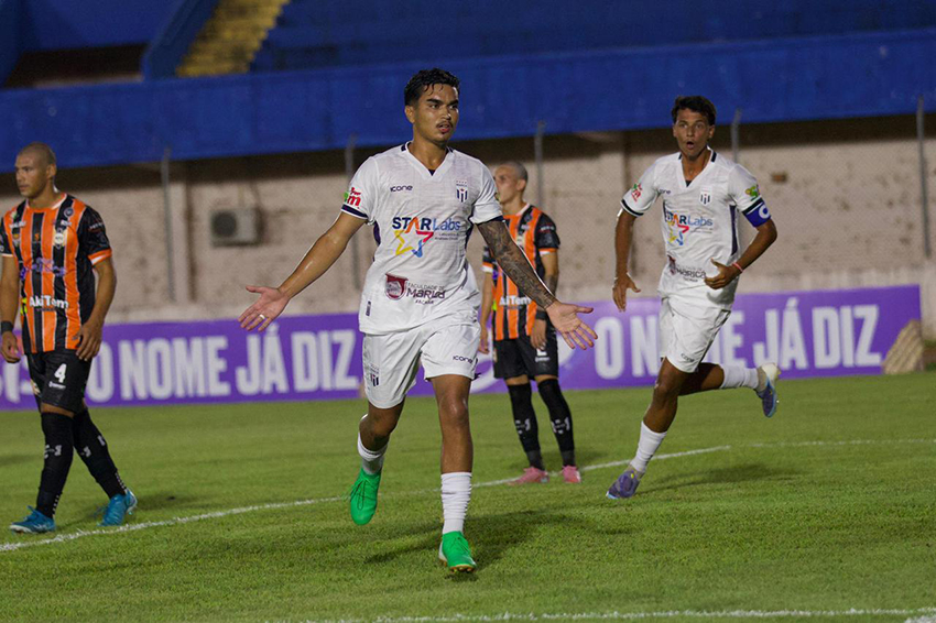 Autor do primeiro gol do Maric&aacute; F.C. na hist&oacute;ria da Copinha, o atacante WD foi decisivo na estreia dos Crias do Tsunami e terminou a partida como craque do jogo/Foto/Higor Basso