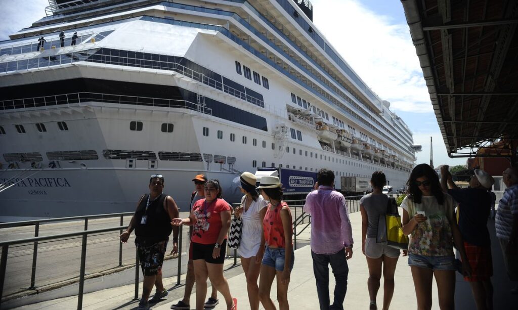 Transatlânticos chegam no Pier Mauá trazendo 20 mil turistas © 31/12/2014/Arquivo/Fernando Frazão/Agência Brasil