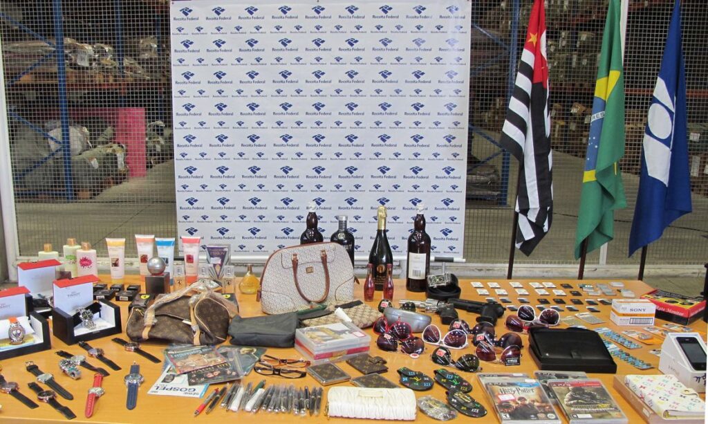 Receita Federal destrói 3.200 toneladas de produtos contrabandeados em todo o país, como parte do 14º Mutirão Nacional de Destruição, para marcar o Dia Nacional de Combate à Pirataria (Divulgação Receita Federal) © Divulgação Receita Federal