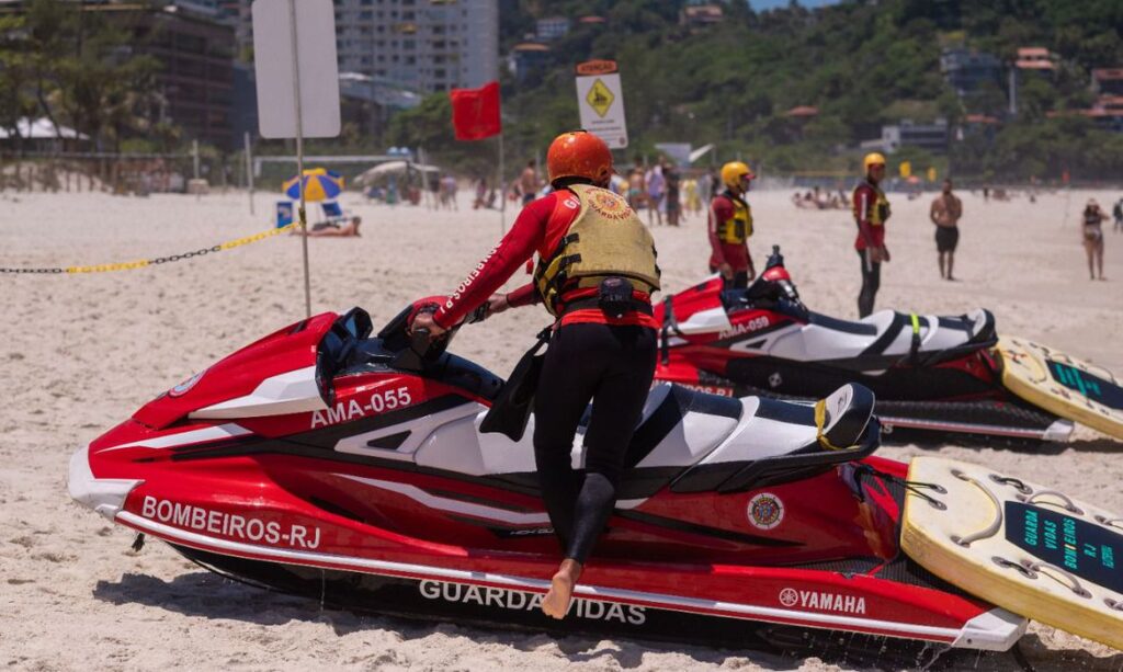 Salvamento bombeiros © Divulgação/CBMERJ