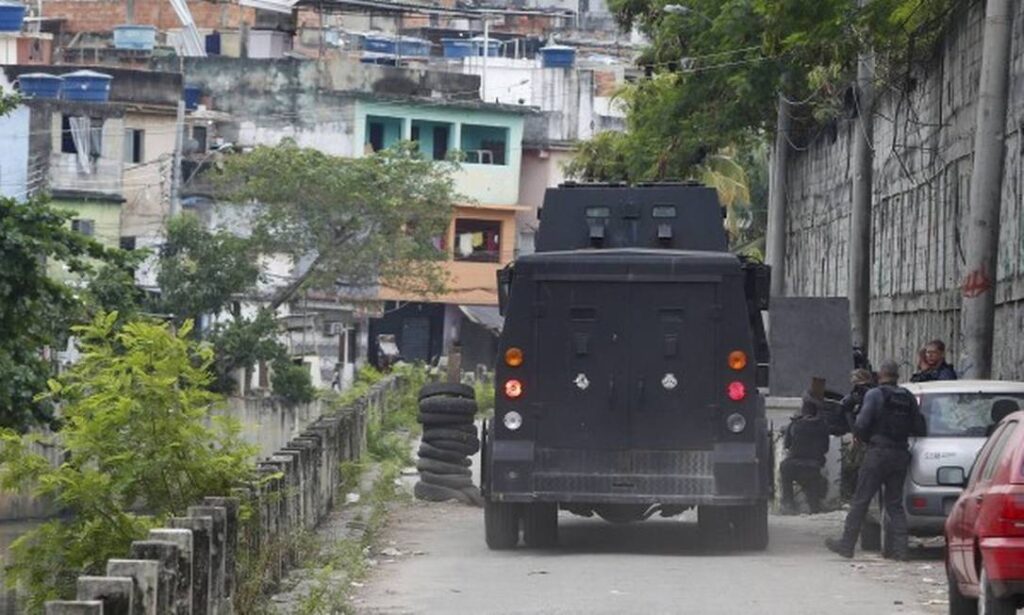 Operação no Jacarezinho, na Zona Norte do Rio, no início de maio, deixou 28 mortos Foto: Fabiano Rocha / Agência O Globo