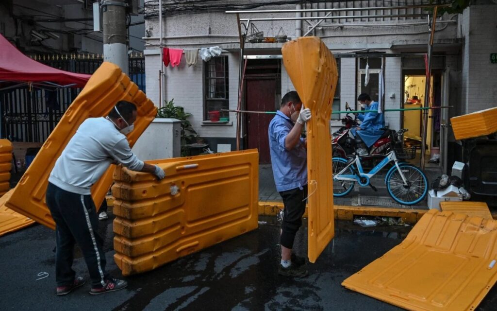 Barreiras colocadas em março para garantir o isolamento da população da ChinaHECTOR RETAMAL / AFP