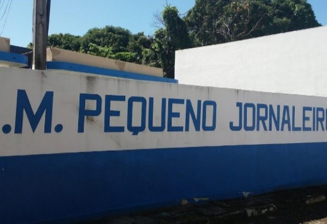 Após funcionários testarem positivo para a covid-19, a Escola Municipal Pequeno Jornaleiro, em Campos, suspendeu as aulas nesta sexta-feira (26), com retorno previsto para o próximo dia 02 de junho