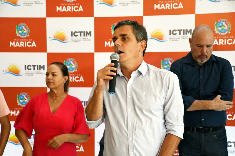 O prefeito Fabiano Horta fala em seu discurso sobre as transformações tecnológicas ocorridas nos últimos anos na cidade de Maricá