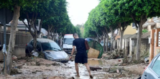 Enchente em Valência deixa 64 mortos