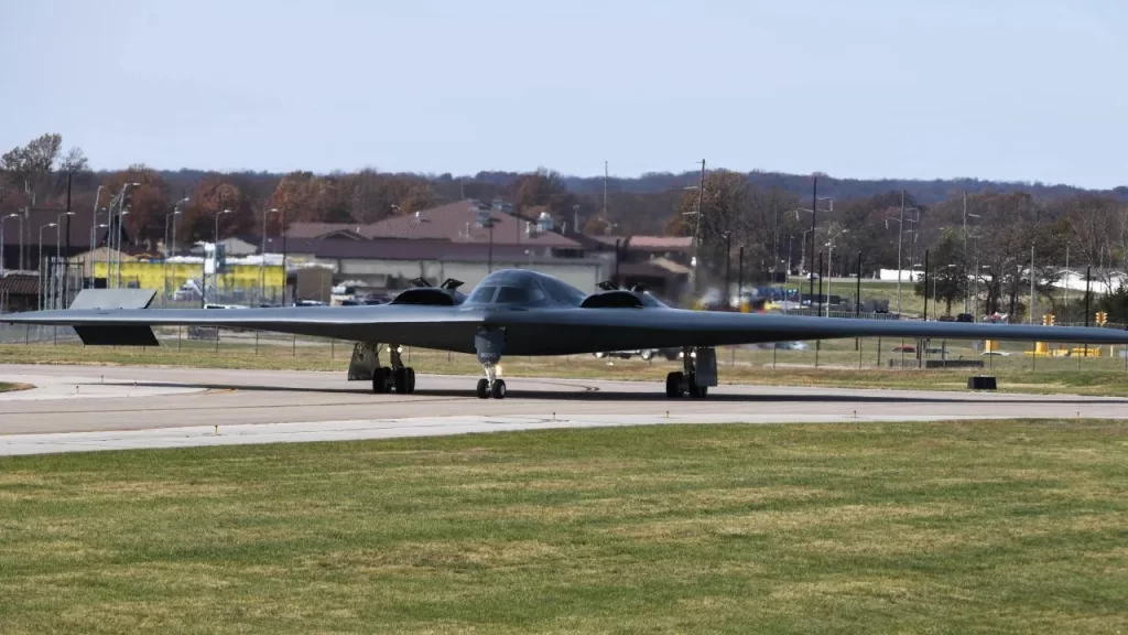 Um bombardeiro furtivo B-2