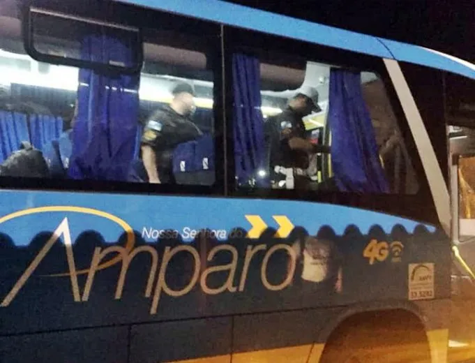 onibus-assalto-amparo